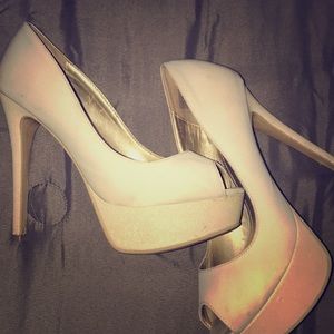 Cream stiletto heel. With glitter accent